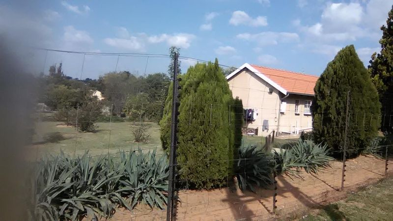 Glen Austin - 10120 sm2 with 4 bedrooms house and 5 bachelor pads for sale R5500000