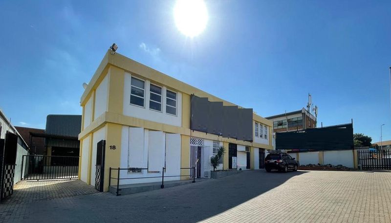 Retail warehouse for sale / for rent in Strijdom Park