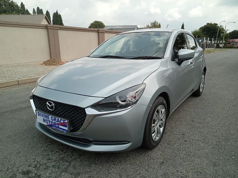 Mazda Mazda2 1.5 Active, Silver with 66000km, for sale!