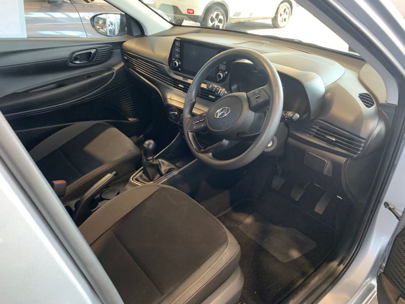 White Hyundai i20 MY21 1.2 Motion with 23000km available now!