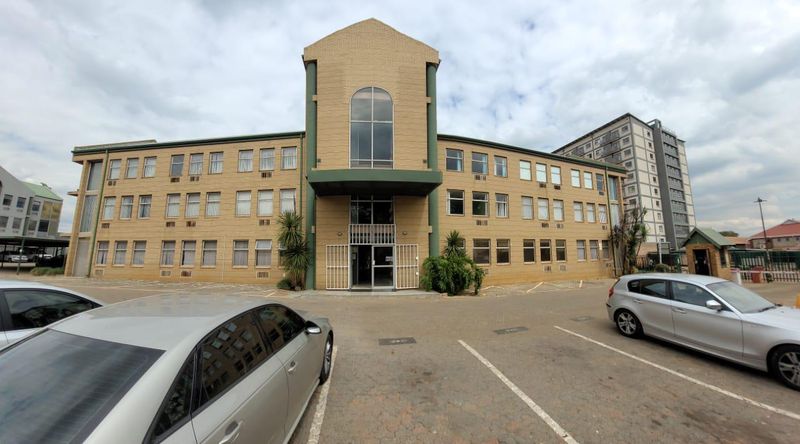 Well located commercial office available for rental in Kempton Park
