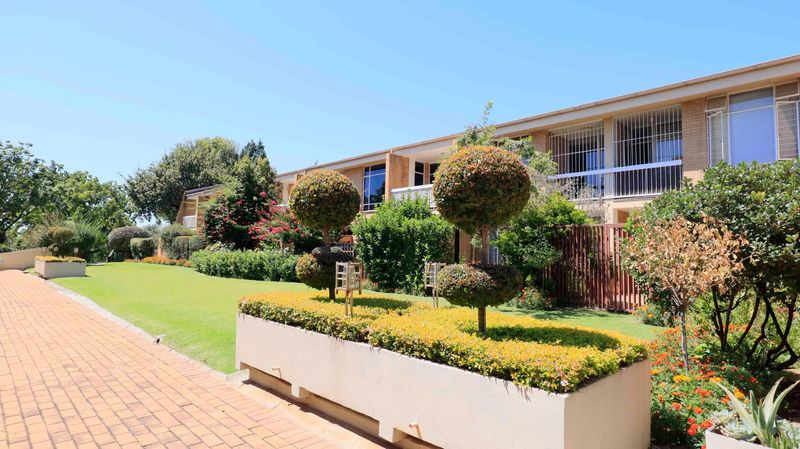 Beautiful Sunny Ground Floor  Apartment in the heart of Illovo