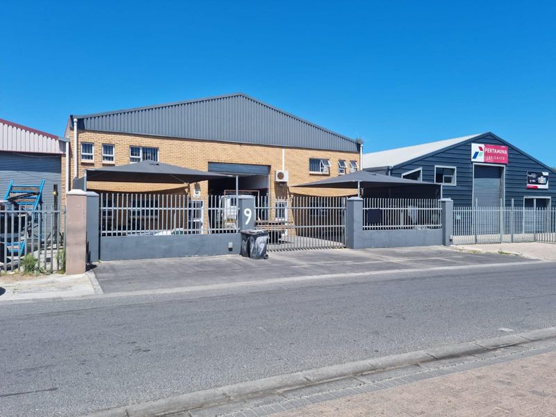 VERY NEAT WAREHOUSE UNIT TO LET IN SMIT STREET, STRAND