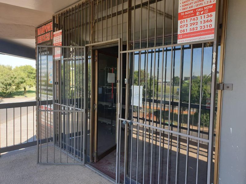 Commercial retail / office space to let in Germiston