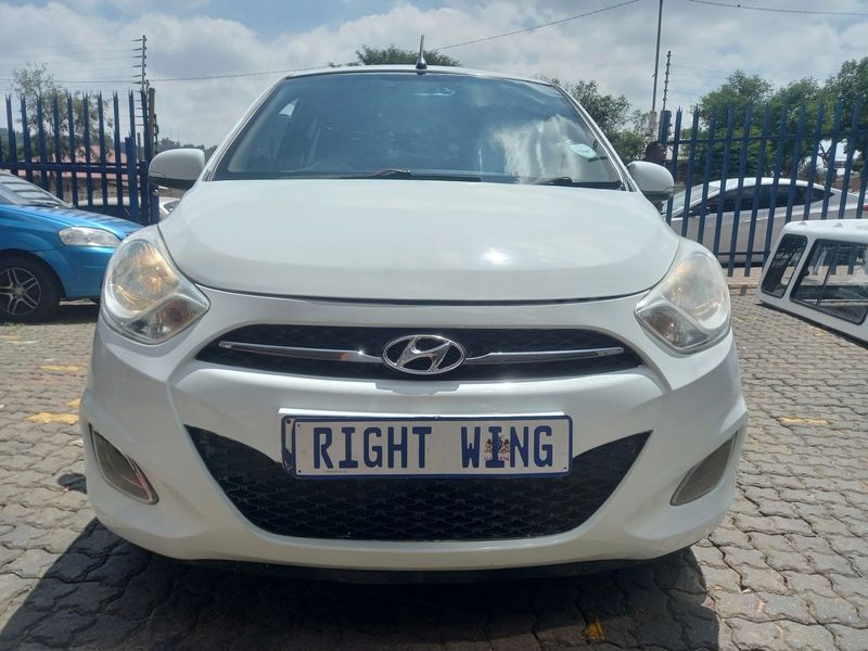 White Hyundai i10 1.2 GLS with 110000km available now!