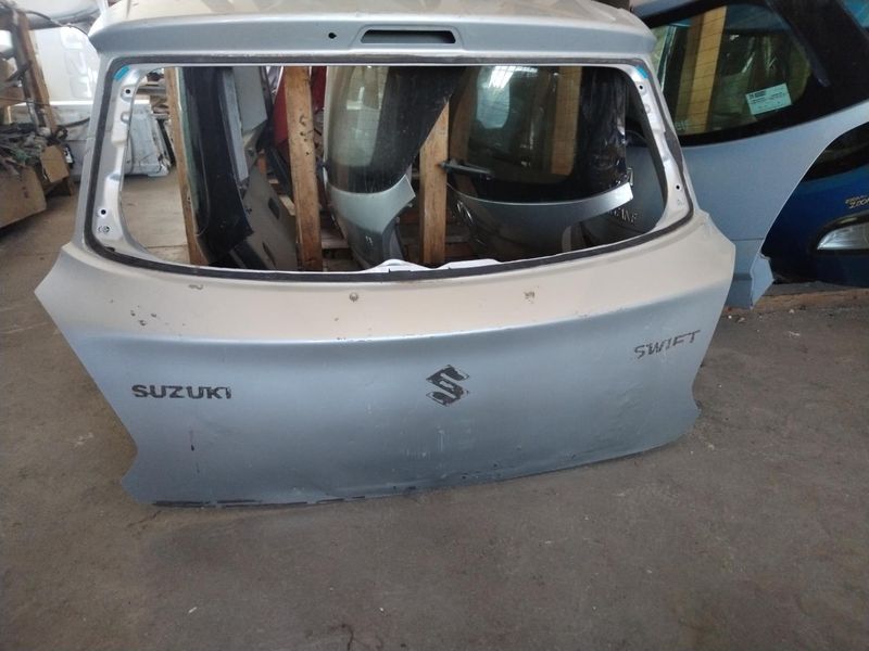 Suzuki swift boot lid 2020