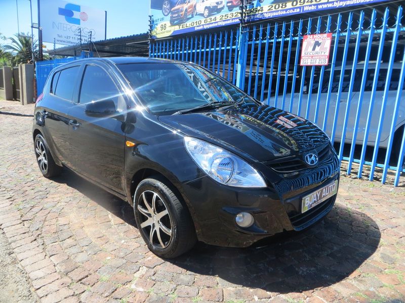 2012 Hyundai i20 1.4 Glide, Black with 80000km available now!