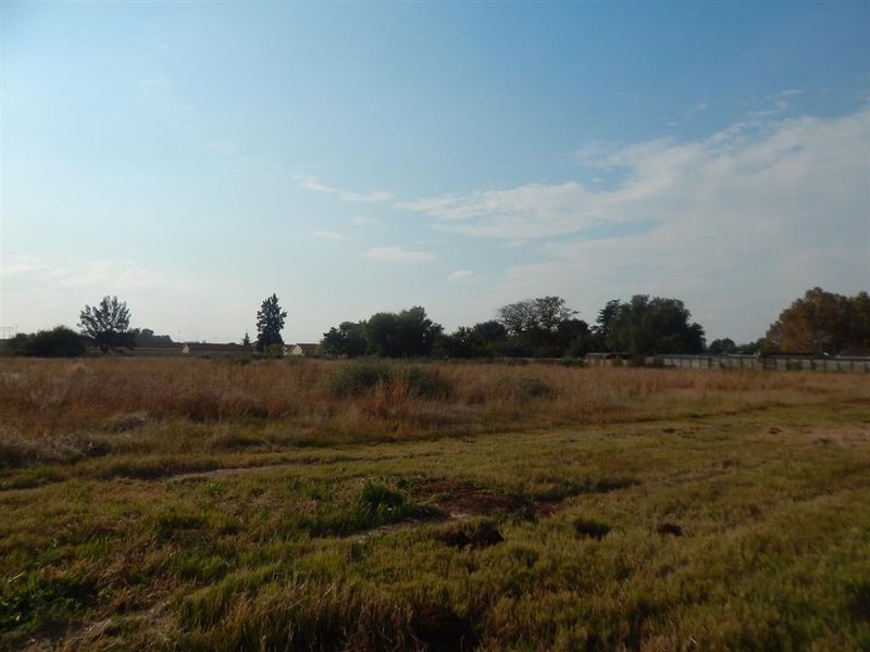 VACANT LAND FOR SALE IN KOOKRUS