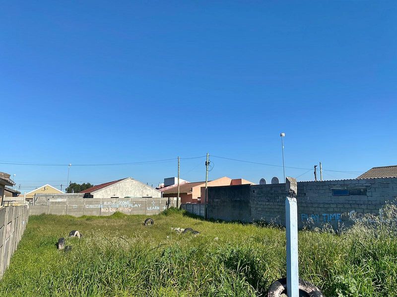 Large Well-Priced Vacant Stand in Eyethu