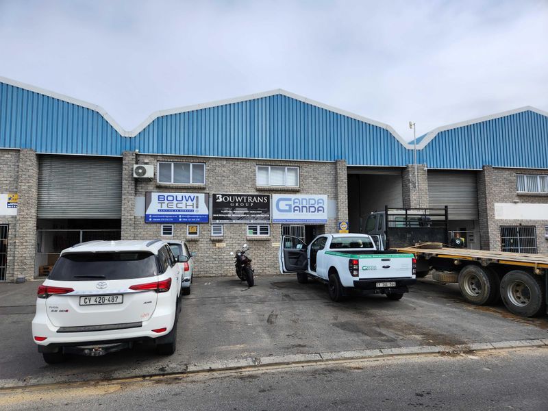 303m2 Warehouse TO LET in Stikland