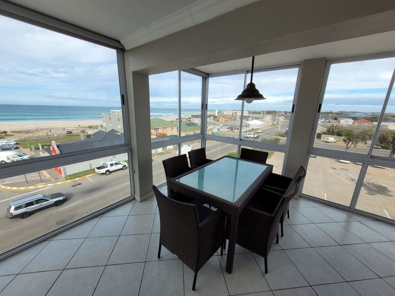 Top corner apartment with amazing ocean and surf views