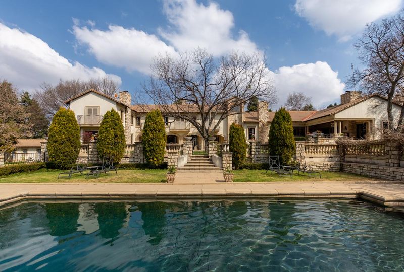 Tranquil, French Provincial Style, 5 Bedrooms house in Bryanston