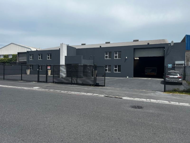Freestanding Industrial Warehouse with Secure Yard