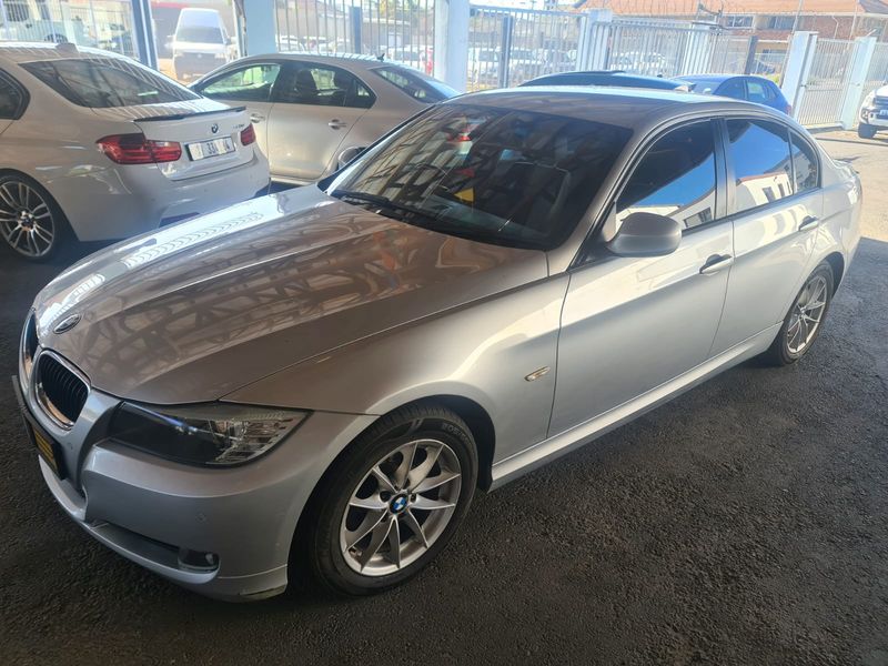 2011 BMW 320i Exclusive Steptrnoic for sale!