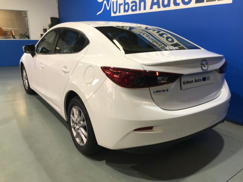 2015 Mazda Mazda3 1.6 Dynamic 4-Door, White with 162000km available now!