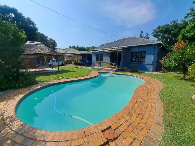 STUNNING 3 BEDROOM HOUSE WITH SWIMMINGPOOL IN CAPITAL PARK