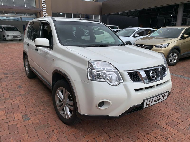 Nissan X-Trail 2.0 4x2 XE, White with 92000km, for sale!