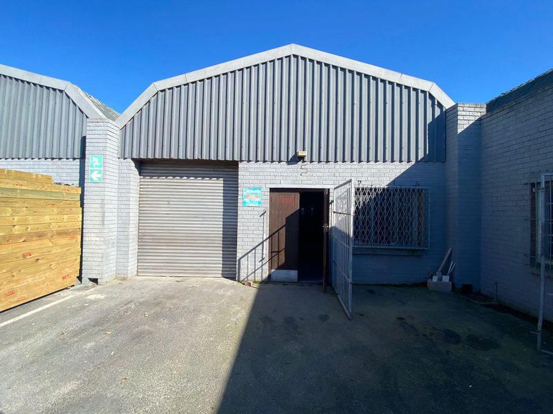 Athlone | Warehouse To Rent in Maslamoney Road