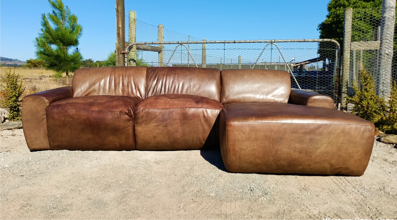 Coricraft L Shape Leather Couch - Daybed Slouch 2,84 by 1.74 by 1000 mm | Call Bobby 0818407199