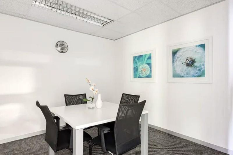 All-inclusive access to professional office space for 4 persons in Regus Surrey Avenue
