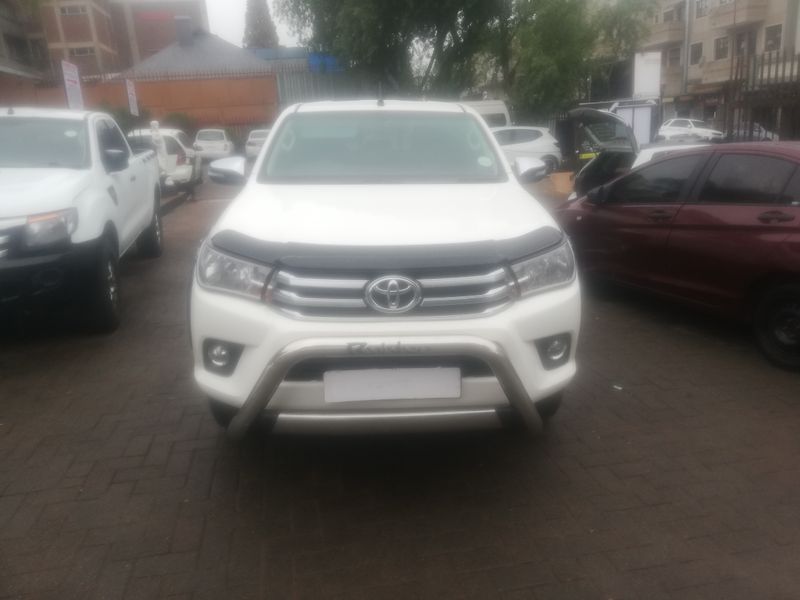 2017 Toyota Hilux 2.8 GD-6 D/Cab 4x4 Raider, White with 760000km available now!