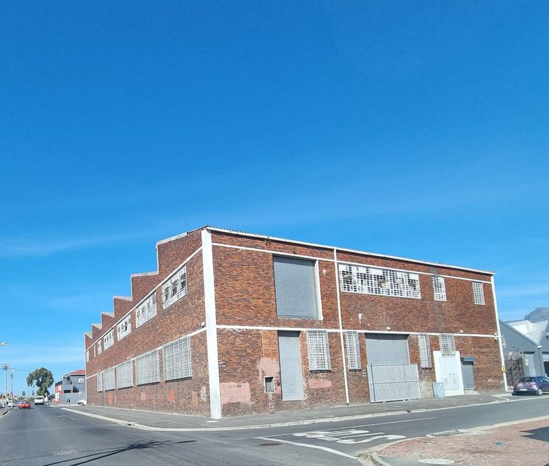 Maitland | Warehouse To Rent on the corner of 1st and 5th Avenue, Maitland