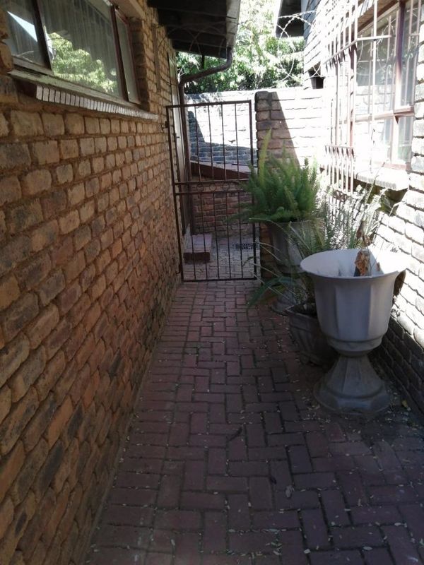 3 Bedroom family house in Quellerina, Roodepoort
