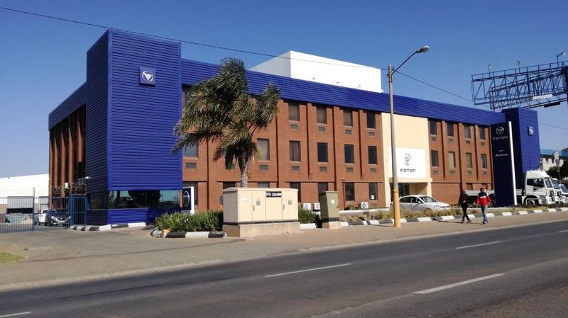 Large warehouse / factory to let in Isando