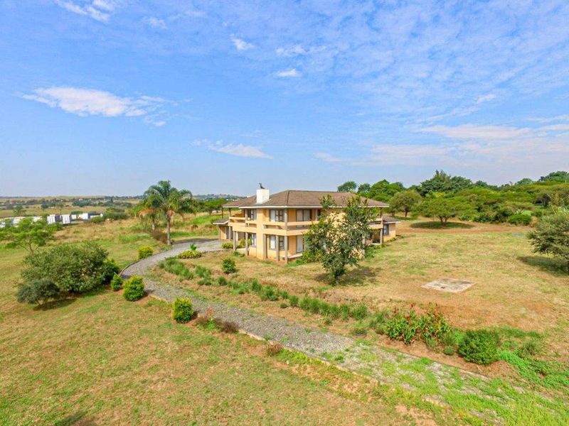 DYNAMIC TWO - STOREY DESIGN, THI IS JUST SIMPLY SPECTACULAR  2 9041 HECTARES  LAND SIZE.