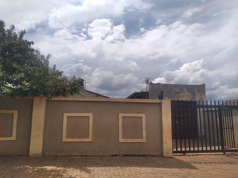 2 bedroom house for sale at clayville