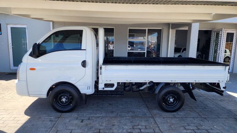 White Hyundai H100 Bakkie 2.6D Deck with 63000km available now!