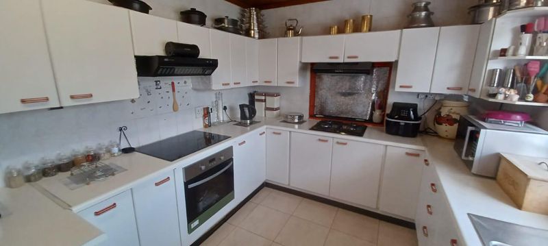 This house offers a whole lot 4 bedrooms, 4 carports, pool, braai area &#43; bachelor flat