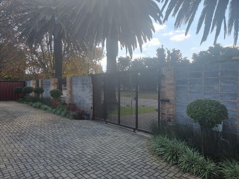 PRISTINE FREE STANDING OFFICE BUILDING AVAILABLE TO LET IN BENONI