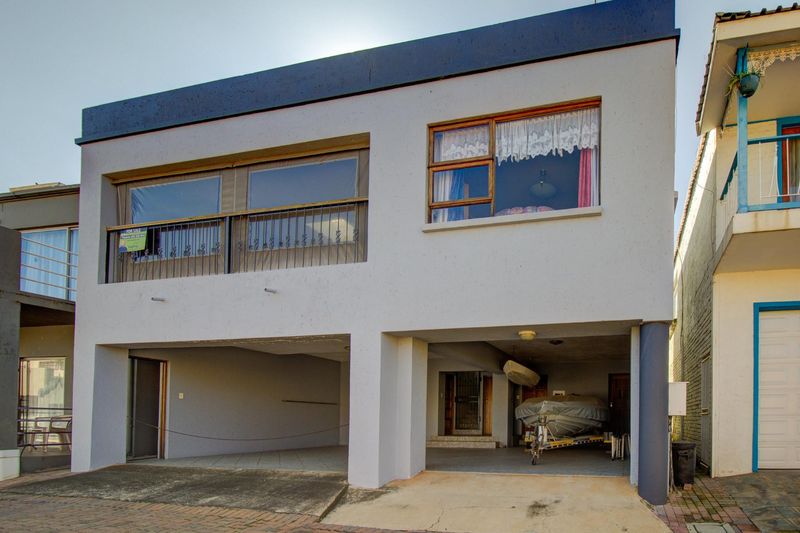 4 Bedroom House For Sale in Bronkhorstbaai