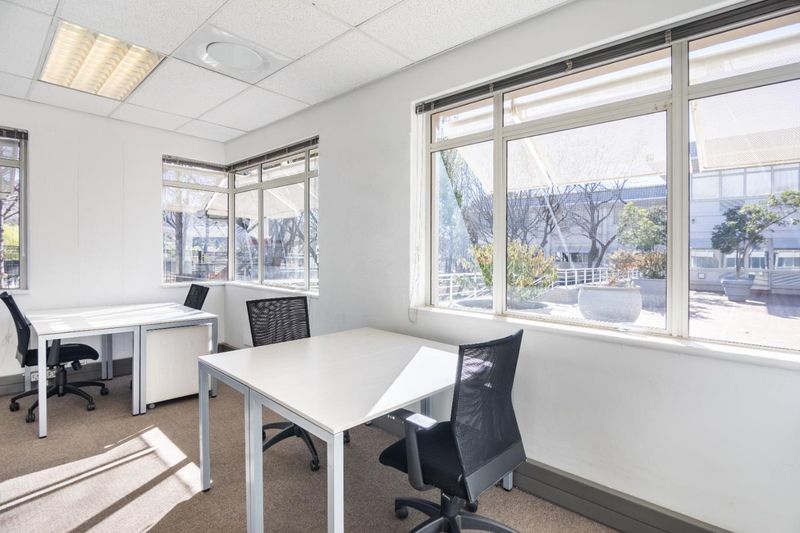 Private office space for 4 persons in Regus East Rand - Eastgate