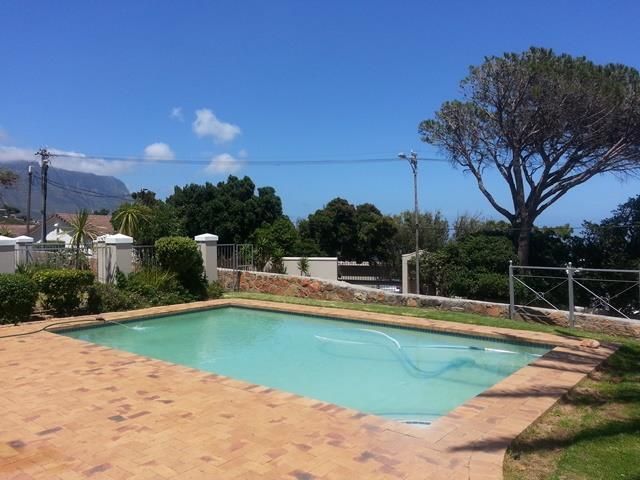 3 Bedroom Townhouse For Sale in Camps Bay