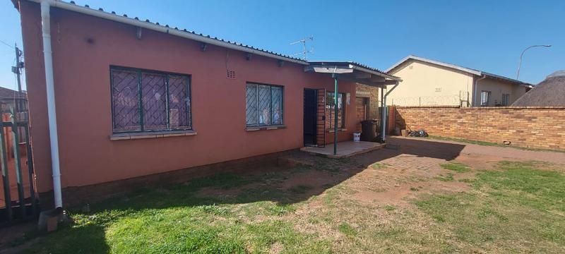 A 3 BEDROOM HOME FOR SALE IN RIVERLEA EXT 2.