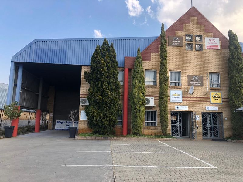 Stand alone industrial facility for rent in Meadowdale, Germiston