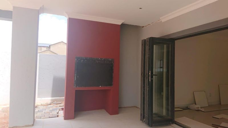 3 Bedroom House For Sale in Zambezi Manor Lifestyle Estate