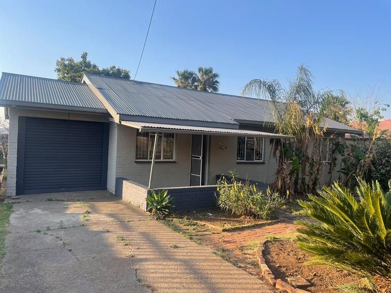 A three bedroom family house in a quiet and safe area of Pretoria West in Kwaggasrand, the total ...