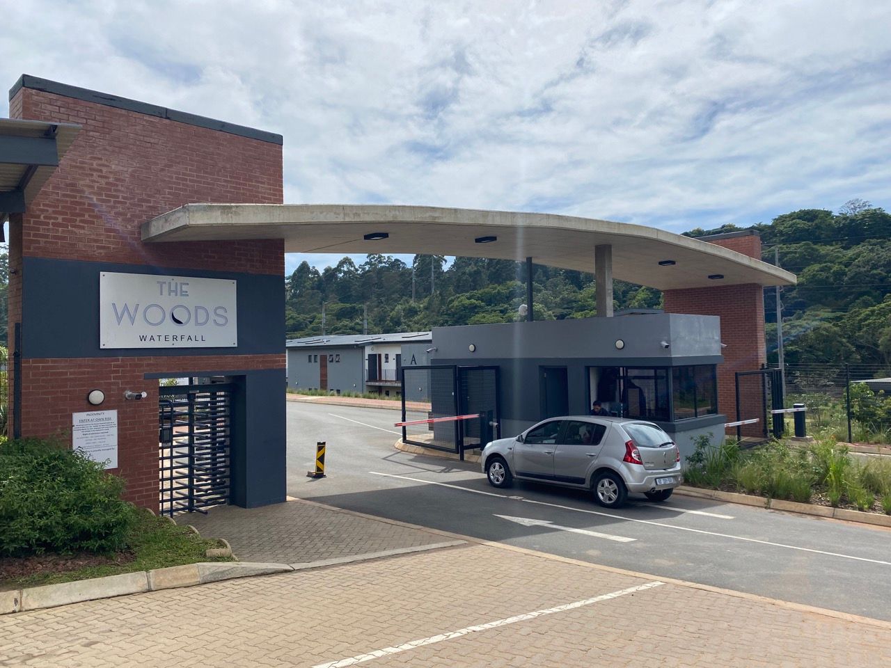 A lovely aparment in a beautifull and secure estate in Waterfall