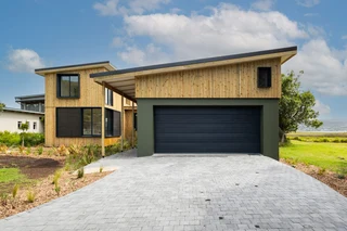 4 Bedroom house in Brenton On Lake To Rent