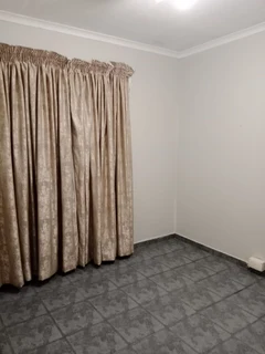 Secure 2-bedroom And 2-bathroom  upstairs Townhouse In Weltevreden Park