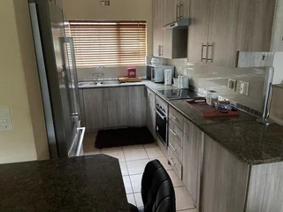 Unfurnished 3 bedroom apartment in Greenways