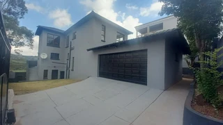 ULTRA MODERN 4 BEDROOM MASTERPIECE IN RANGEVIEW!