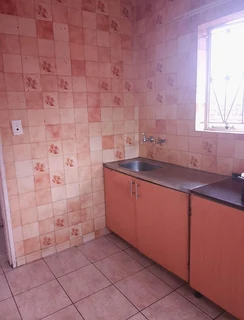 Comfy 2-bedroom, 1-bathroom Flat To Rent in Laudium