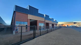 NEWLY BUILT WAREHOUSE TO LET