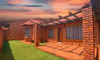 4 Bedroom house in Die Hoewes For Sale
