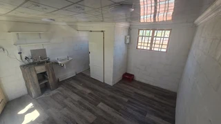 Bachelor Flat to Rent - Unfurnished - Hornlee East
