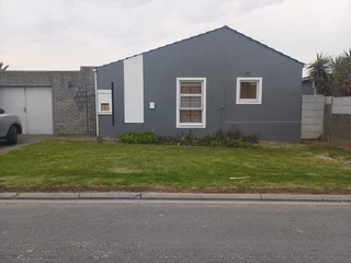 House For Sale in Hillcrest Heights, Blue Downs